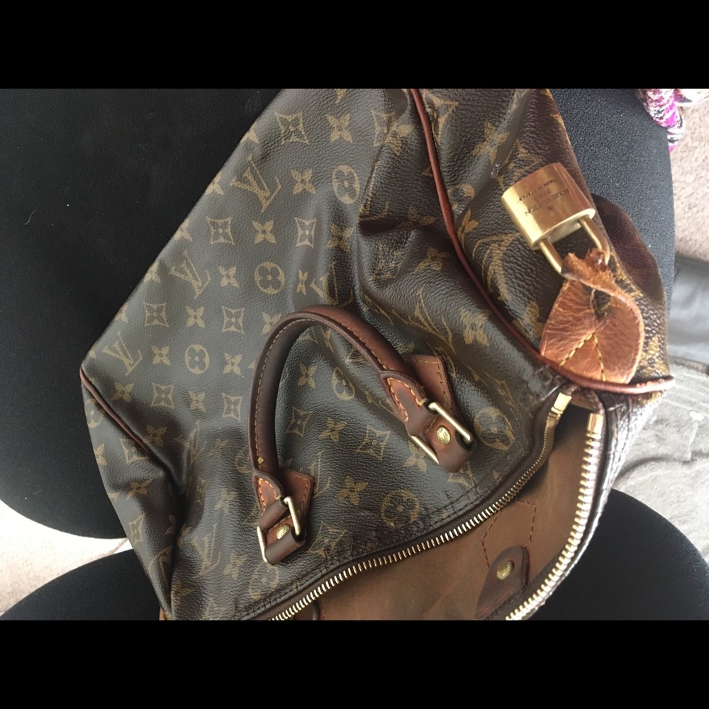 Luis Vuitton speedy handbag